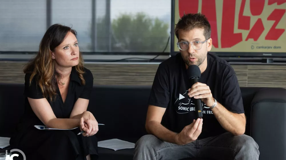 Tina Le&scaron;ničar je letos postala nova vodja programa jazza in glasb sveta v Cankarjevem domu, s tem pa je prevzela tudi kuriranje Jazz festivala Ljubljana. Pri tem ji pomaga Borja Močnik, ki je bil sokurator festivala že lani, &scaron;e ob prej&scaron;njem vodji Bogdanu Benigarju. F 