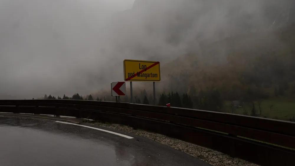 Log pod Mangartom- 30.10.2023 &ndash; Nevarnost plazov v Sloveniji.  //FOTO: Nik Erik NeubauerOPOMBA: REPORTAŽA ZA OBJEKTIV 2023