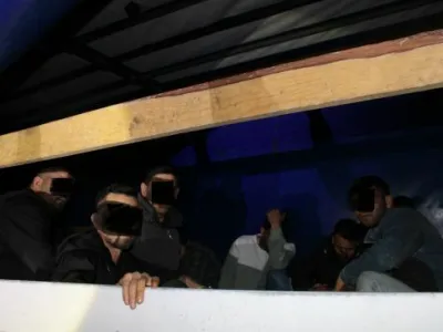 V tovornjaku so policisti odkrili 27 tur&scaron;kih državljanov (med njimi devet otrok), ki so v Slovenijo vstopili nezakonito. 