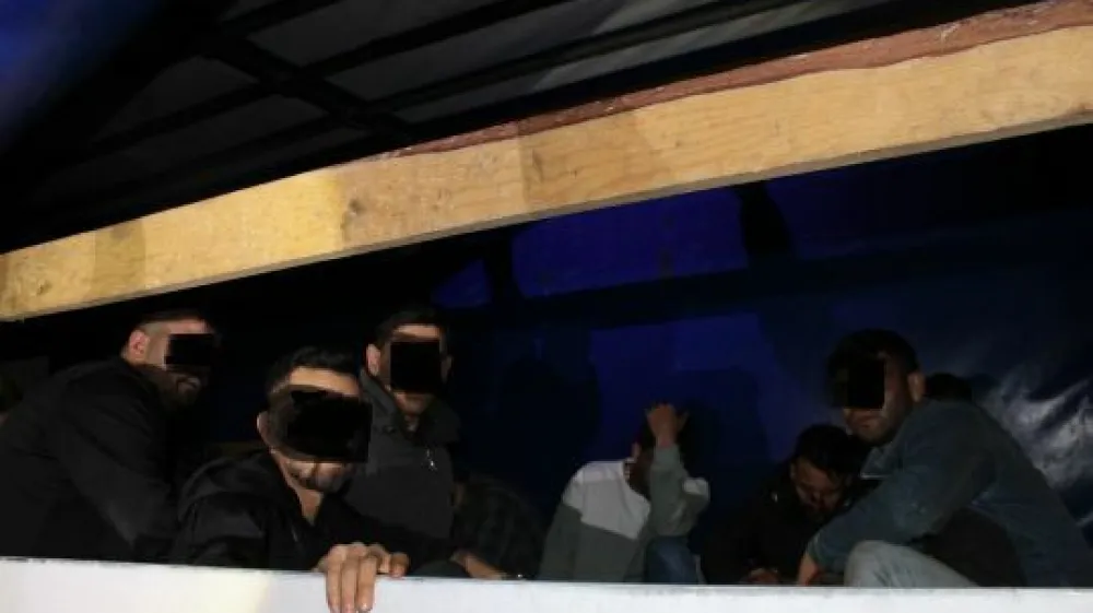 V tovornjaku so policisti odkrili 27 tur&scaron;kih državljanov (med njimi devet otrok), ki so v Slovenijo vstopili nezakonito. 