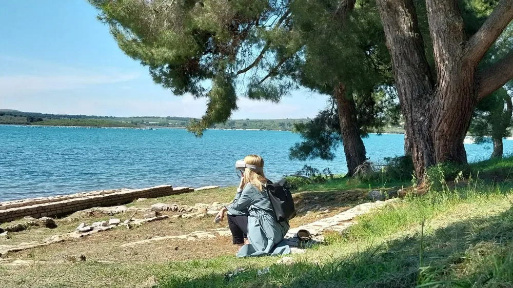 S pomočjo VR-očal se boste sprehodili po razko&scaron;ni vili iz časa rimskega cesarstva. Foto: Vesna Levičnik