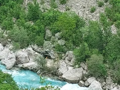 Hudo po&scaron;kodovano Italijanko, ki so jo iskali več ur, so s helikopterjem odpeljali v ljubljanski klinični center. 
