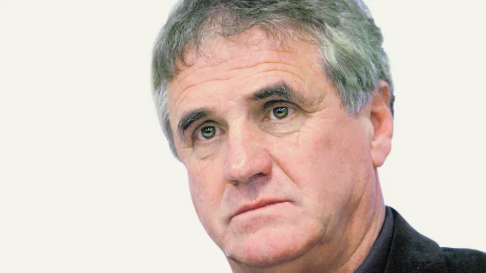 novi trener Olimpije Bojan Pra&scaron;nikar  - Nogometni klub NK Olimpija Ljubljana - predstavitev novega nogometnega trenerja Bojana Pra&scaron;nikarja, ki je s klubom podpisal pogodbo za leto in pol in bo tako &scaron;e tretjič v karieri sedel na trenerski stolček pri zmajih.   //FOTO: Jaka Adamič