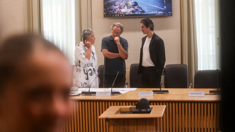 - Lidija Jerkič, predsednica Zveze svobodnih sindikatov Slovenije,- Branimir &Scaron;trukelj, Glavni tajnik Sindikata vzgoje, izobraževanja, znanosti in kulture Slovenije, predsednik Konfederacije sindikatov javnega sektorja,- Luka Mesec. minister za delo, družino, socialne zadeve in enake možnosti- 28.06.2024. - 352. seja Ekonomsko Socialnega sveta. //FOTO: Bojan Velikonja