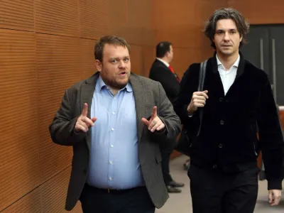 Na ministrstvu za solidarno prihodnost, ki ga vodi Simon Maljevac (levo), predlagajo, da bi najemniki denacionaliziranih stanovanj ohranili pravico do neprofitnega najemnega razmerja za nedoločen čas, država pa bi lastnikom doplačevala razliko do priznane tržne najemnine.