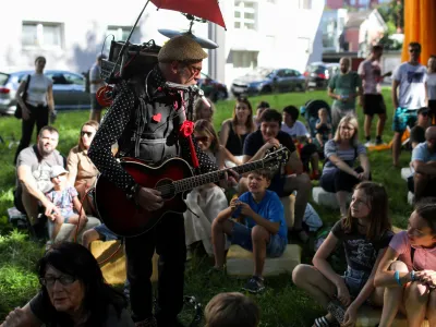 - predstava: Cigo potujoči orkester, Milete Cvijanović, Cigo.- 05.07.2024. - Ana Desetnica, festival uličnega gledali&scaron;ča.//FOTO: Bojan Velikonja