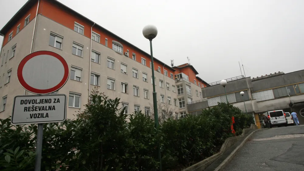 - Splo&scaron;na bolni&scaron;nica Jesenice.-     ///FOTO: Luka Cjuha