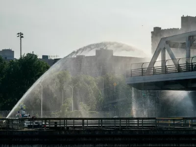 The Fire Department of New York (FDNY) and bridge maintenance workers attempt to cool off the 3rd avenue Bridge after it was stuck in the boat passage position after experiencing overheating, in the Bronx Borough of New York City, U.S., July 8, 2024.REUTERS/David 'Dee' Delgado   TPX IMAGES OF THE DAY