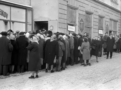 raprodaje v varteksu leta 1963