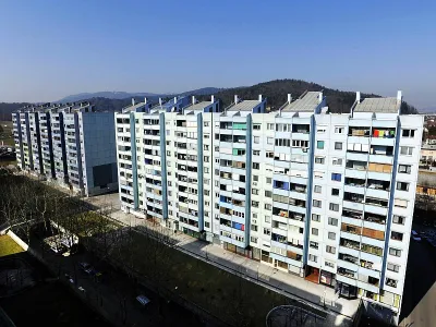 Najprej stanovanjedokumentarni feljtonScenarij: Brane Bitenc