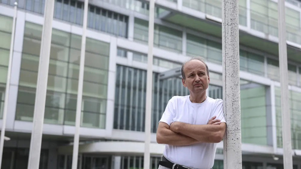 - 08.07.2024 - Gregor Ficko, &scaron;ef zbornice za gradbeni&scaron;tvo pri GZS  //FOTO: Jaka GasarOPOMBA: ZA OBJEKTIV - INTERVJU