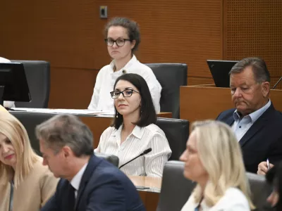 Ministrica Emilija Stojmenova Duh za zdaj &scaron;e uživa podporo premierja, a seznam očitkov na njen račun je vse dalj&scaron;i&nbsp;...

&nbsp;

&nbsp;