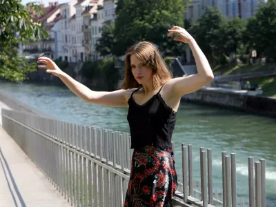 Mojca Zupančič, dirigentka, skladateljica, jazz pianistka: &raquo;V na&scaron;em orkestru je veliko različnih in&scaron;trumentov in rada jih uredim tako, kot čutim, da bi zvočno morali iti skupaj.&laquo;

&nbsp;

&nbsp;