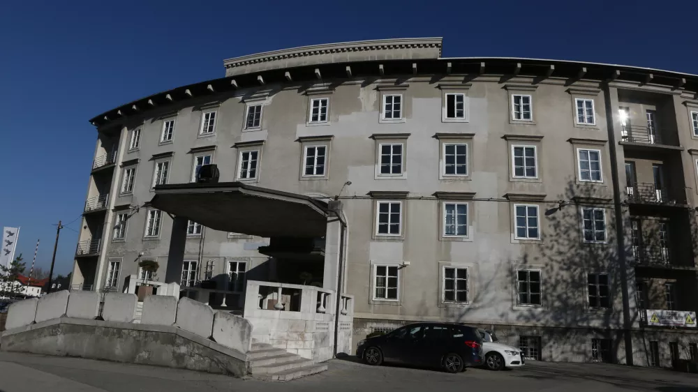 Ljubljanska občina bo v prihajajočem &scaron;tudijskem letu &Scaron;tudentskemu domu Ljubljana zaračunavala vi&scaron;jo najemnino za prostore Akademskega kolegija v Baragovem semeni&scaron;ču.

&nbsp;

&nbsp;