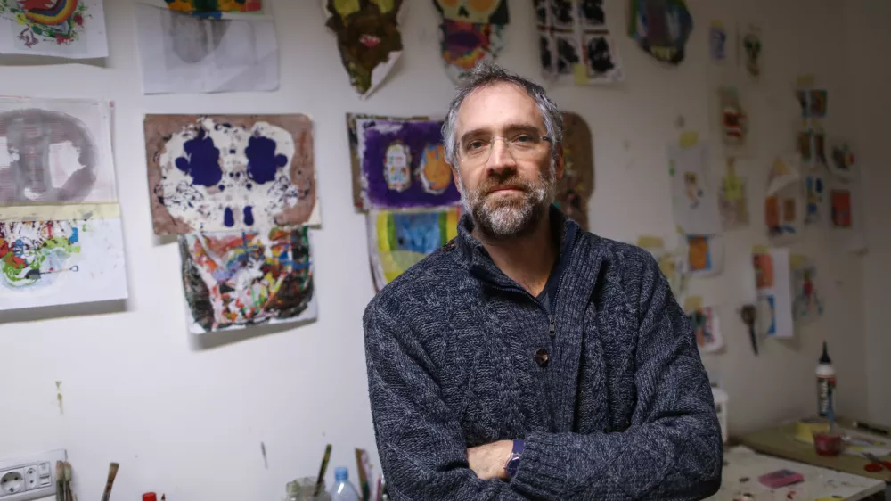 - 04.12.2020 - Arjan Pregl - slikar, grafik, pisatelj, kolumnist, ilustrator otro&scaron;kih zgodb,  //FOTO: Luka Cjuha.