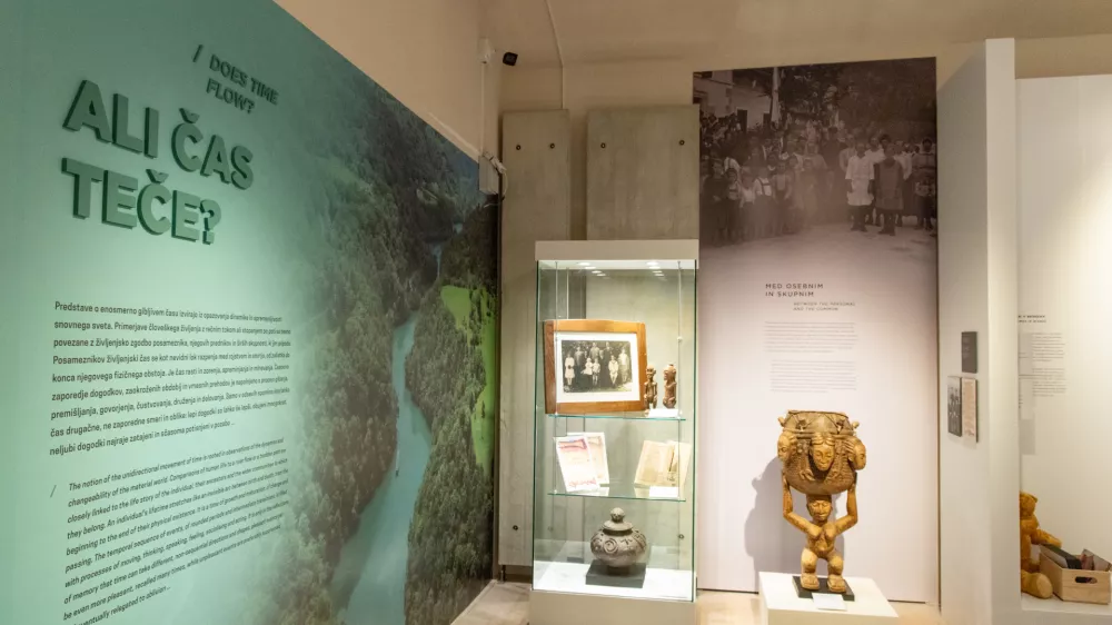 Človek in čas: Od ponedeljka do večnosti, razstava v SEM, ki obiskovalce spodbuja k razmisleku tudi o lastnem dojemanju časa.

&nbsp;

&nbsp;