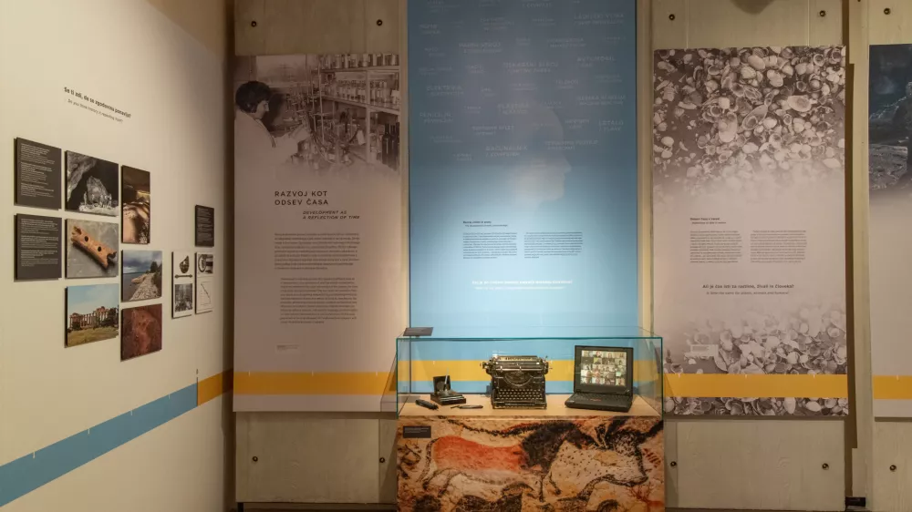 Prikaz časa v kontekstu tehnolo&scaron;kega napredka na stalni razstavi Človek in čas v SEM.

&nbsp;

&nbsp;