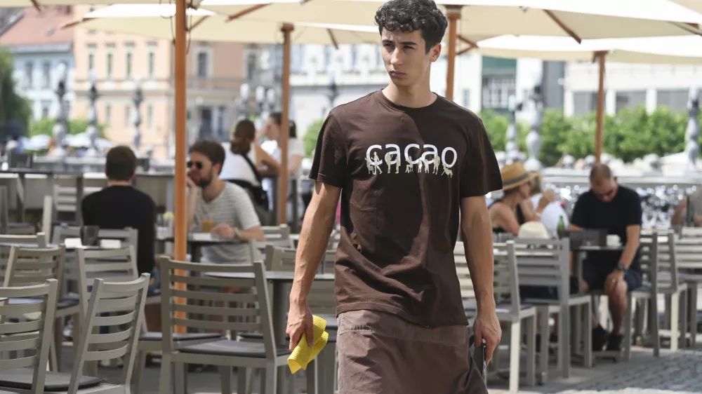 Turistični delavciDelo v vročini&Scaron;tudentsko delo10.07.2024 - Vročinski val v Ljubljani FOTO: Nik Erik Neubauer