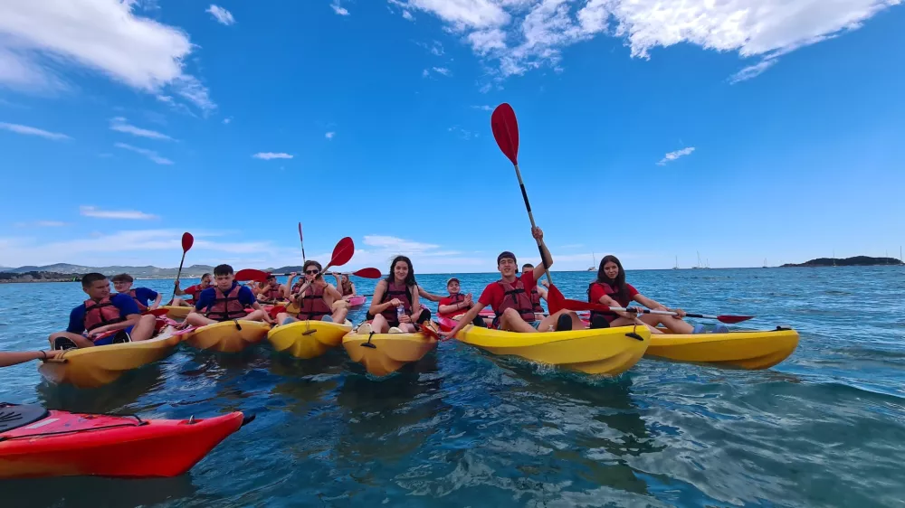 Francoski gostitelji so v duhu bližajočih se olimpijskih iger v Parizu za vrstnike pripravili olimpijski festival. Ta je potekal tudi na vodi.

&nbsp;

&nbsp;