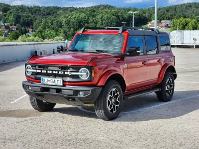 Bronco je velik &scaron;portni terenec, ki se odlično znajde tudi na zahtevnej&scaron;i podlagi.