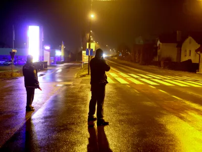 - policist - javna uprava - kazenska politika- 19.01.2015 - Ttrža&scaron;ka cesta pri Dolgem mostu - Policija - nadzor prometa - policijska prometna patrulja - poostrena kontrola cestnega prometa v nočnih urah - //FOTO: Bojan Velikonja