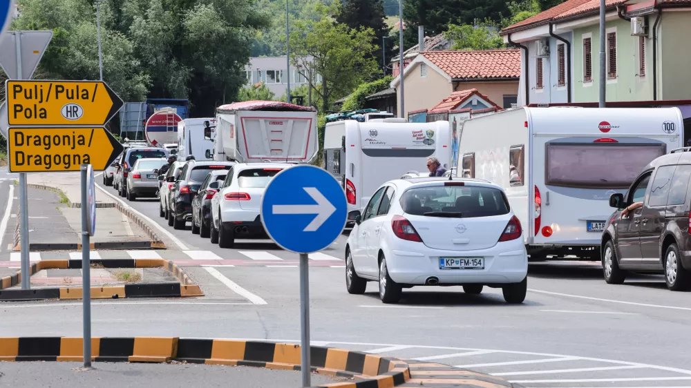 Koper, 09.06.2023&Scaron;marska cesta, promet, kolone, turizem