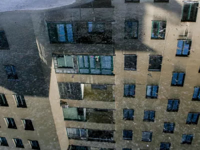 simbolična fotografija - stanovanjska soseska -- nepremičnine - davki - dajatve - prispevki, nepremičninski davek, davek na nepremičnine - lastniki - najemniki - energetski zakon -  //FOTO: Bojan Velikonja