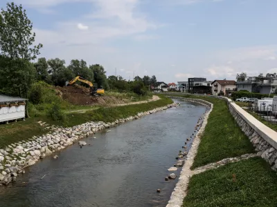 - 22.07.2024. - Mali graben, protipoplavna za&scaron;čita južnega dela Ljubljane pre izlivom Grada&scaron;čice na območju Dolgega mosta.//FOTO: Bojan Velikonja