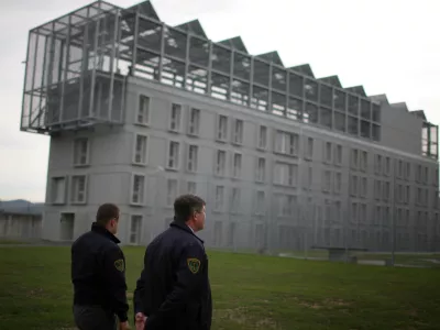 zaporni&scaron;ki paznik- Zavod za prestajanje kazni zapora Dob pri Mirni - odprtje novih bivalnih objektov, zapor//FOTO: Luka Cjuha