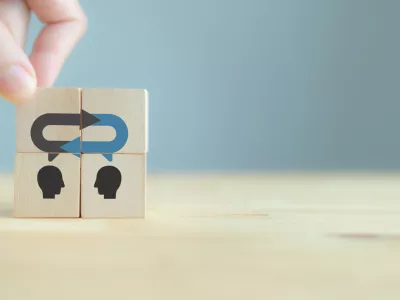 &nbsp;&nbsp;&nbsp;&nbsp;&nbsp;&nbsp; Prisluhnimo strankam. 