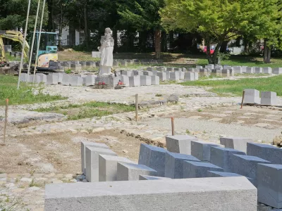 Z obnovo bodo vzpostavili stanje, kakr&scaron;no je bilo na grobi&scaron;ču ob njegovi spominski ureditvi v začetku 50. let prej&scaron;njega stoletja.

&nbsp;

&nbsp;

&nbsp;