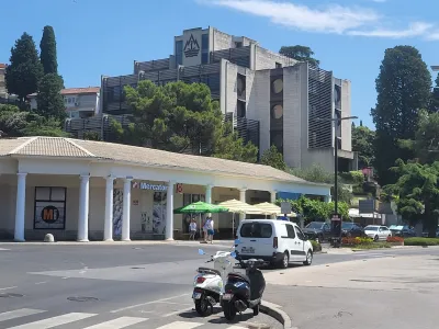 Reprezentativno stavbo Splo&scaron;ne plovbe v Portorožu je kupilo portoro&scaron;ko podjetje P&amp;P.

&nbsp;

&nbsp;

&nbsp;