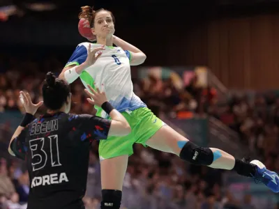 Ana Gros je k zmagi Slovenije prispevala pet golov.

&nbsp;

&nbsp;