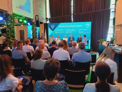 V pogovoru o enakosti spolov so sodelovali visoki gostje, med njimi tudi predsednica države dr. Nata&scaron;a Pirc Musar.