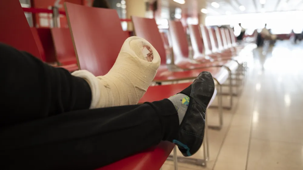 - simbolična fotografija - zdravstvo - po&scaron;kodba - zlom - mavec - gibsPacienti- 15.2.2024 - UKC Ljubljana - Urgenca// FOTO: Nik Erik Neubauer