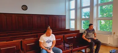 Pred sodnico Nino Prosen se je včeraj zagovarjal 42-letni Jeseničan Emir Bajrektarevič, ki mu zaradi poskusa obuja grozi do petnajst let zaporne kazni. 

 