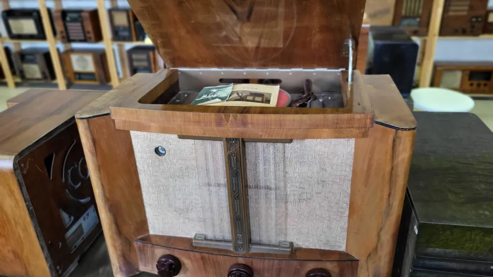 Zaradi radijskega aparata ruskega proizvajalca Mir je Vladimirja Skoka iskala policija.&nbsp;Foto:&nbsp;Katja Gle&scaron;čič