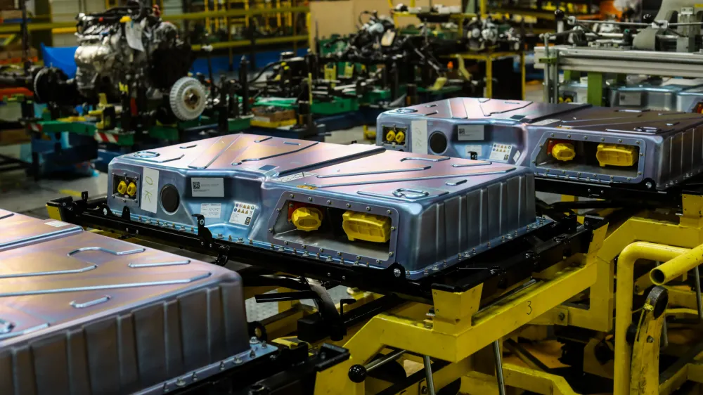 Baterija za električni avto - 04.06.2020 - REVOZ d.d., podjetje za proizvodnjo in komercializacijo avtomobilov Novo mesto &ndash; proizvodnja renaultovih modelov clio in twingo ter električnega smart forfour EQ //FOTO: Bojan VelikonjaOPOMBA: INTERVJU OBJEKTIV 2020