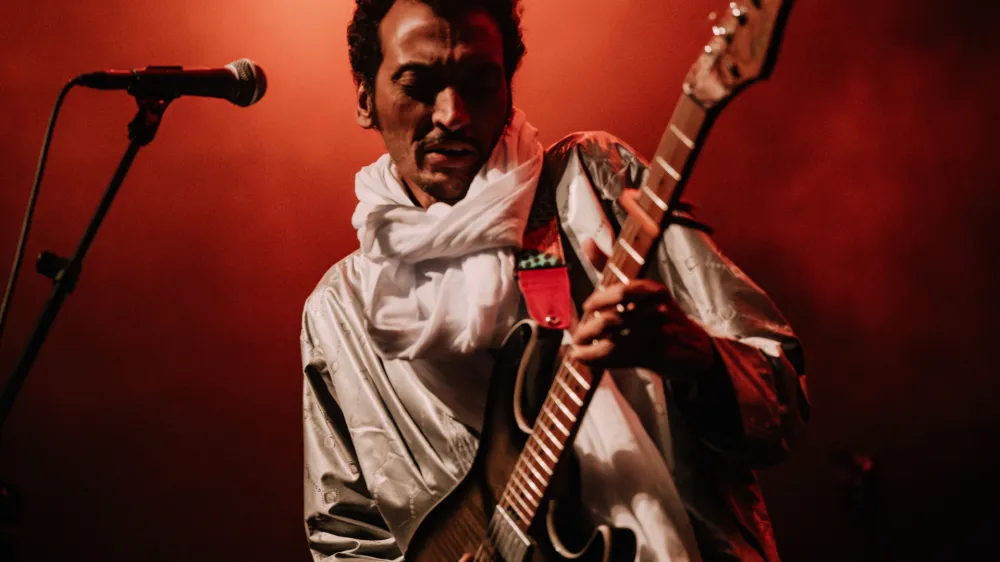 Bombino, tuare&scaron;ki glasbenik F Maarten Mooijaman
