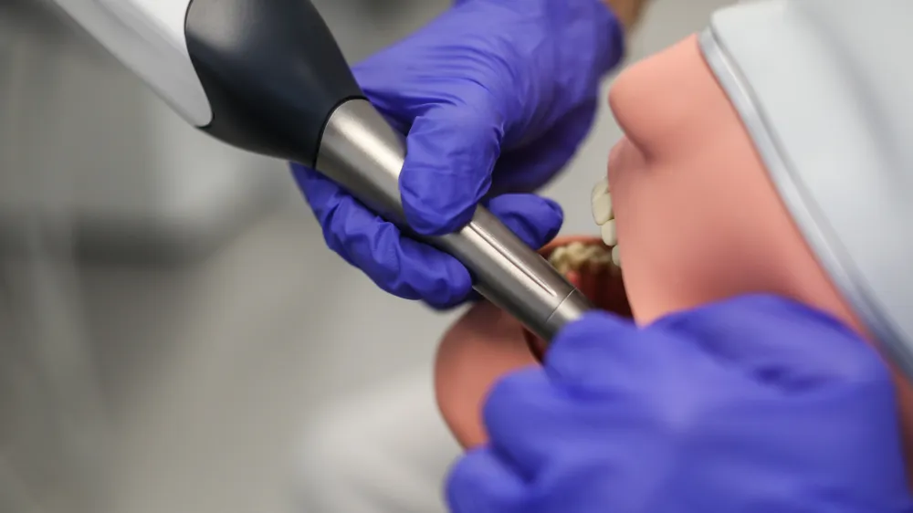 - simbolična fotografija - dentalna medicina - zobna medicina - zobozdravstvo -- 19.01.2023 &ndash; Medicinska fakulteta Univerze v Ljubljani (MF UL) - novi Center za učenje kliničnih ve&scaron;čin za področje dentalne medicine (CUKV-DM), Corytkova ulica 2 //FOTO: Bojan Velikonja