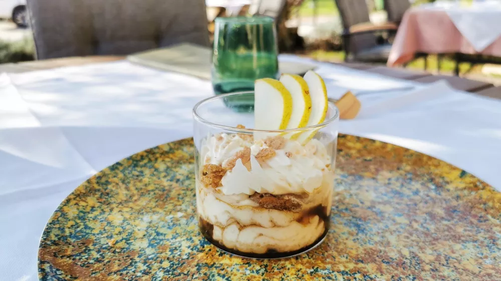 Tiramisu s hru&scaron;ko in amaretti, La Parenzana / Foto: Miha First