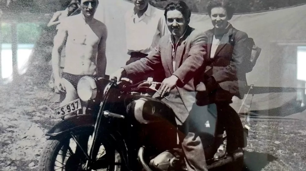 Slavko Ko&scaron;ir z ženo na izletu na morje v 50. letih prej&scaron;njega stoletja Foto: osebni arhiv