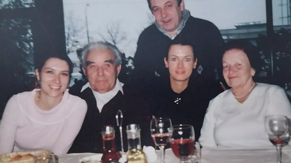 Slavko Ko&scaron;ir s sinom in obema vnukinjama Foto: osebni arhiv