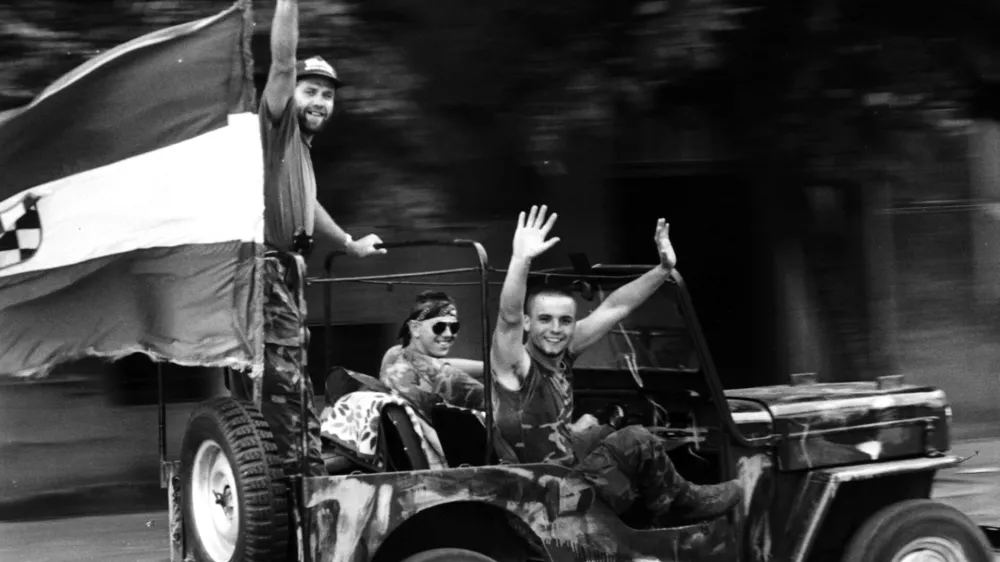 - Hrva&scaron;ka, 7. avgust 1995 - osvoboditev mesta Knin - operacija, poimenovana Oluja (Nevihta),//FOTO: Tomaž Skale