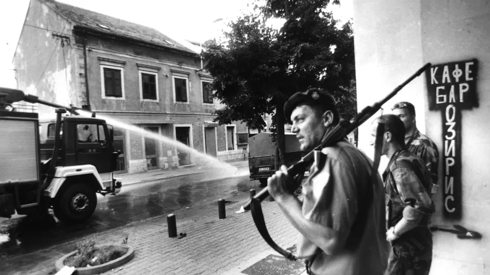 - Hrva&scaron;ka, 7. avgust 1995 - osvoboditev mesta Knin - operacija, poimenovana Oluja (Nevihta),//FOTO: Tomaž Skale