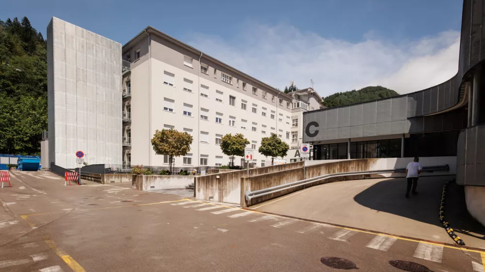 "Niti naročnik niti pripravljavec nista pomislila, da bi v analizi ovrednotili obstoječo infrastrukturo, ki jo predstavlja Splo&scaron;na bolni&scaron;nica Jesenice," med drugim pravi jeseni&scaron;ki župan.