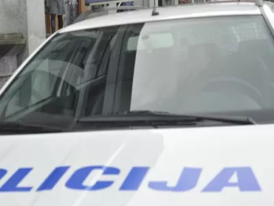  simbolična - ilustrativna fotografija NLB, afera, preiskave, preiskava, policija- &Scaron;martinska cesta 132 - Nova Ljubljanska banka - hi&scaron;na preiskava -   - hi&scaron;ne preiskave 2013 - kriminalistična preiskava domnevno spornega poslovanja NLB. - zaradi nepravilnosti pri odobravanju kreditov banka o&scaron;kodovana za tri milijone evrov   //FOTO: Tomaž Zajel&scaron;nik