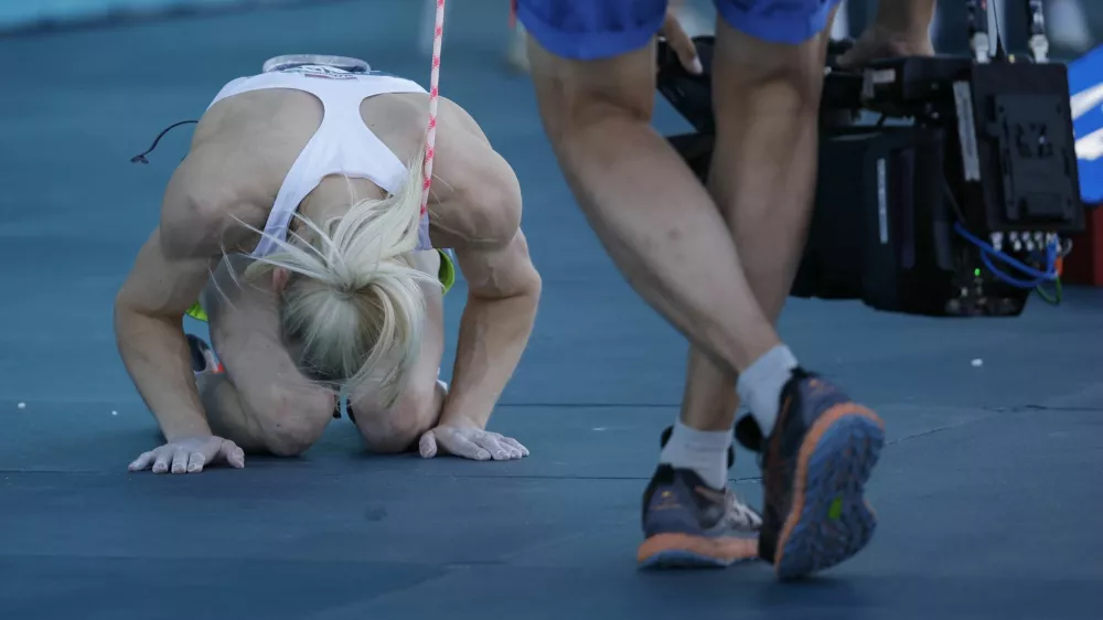Paris 2024 Olympics - Climbing - Women's Boulder & Lead, Final Lead - Le Bourget Sport Climbing Venue, Le Bourget, France - August 10, 2024. Erin Janja Garnbret of Slovenia celebrates after winning the gold REUTERS/Anushree Fadnavis