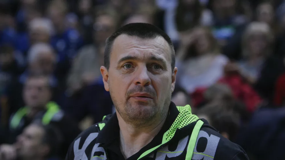 pomočnik selektorja mo&scaron;ke rokometne reprezentance Uro&scaron; &Scaron;ERBEC -- rokomet - Slovenija - Hrva&scaron;ka - pripravljalna tekma, mo&scaron;ki:- Slovenska mo&scaron;ka rokometna reprezentanca je v pripravljalni tekmi v Kopru premagala Hrva&scaron;ko z 32:17 ///FOTO: Luka Cjuha