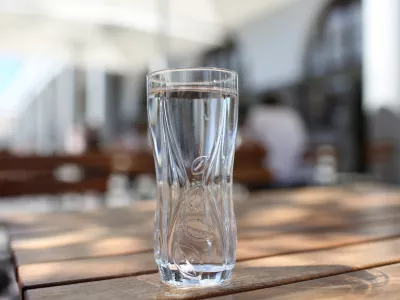 - simbolična fotografija &ndash; kozarec vode &ndash; voda - gostinstvo &ndash; gostinci //FOTO: Bojan Velikonja